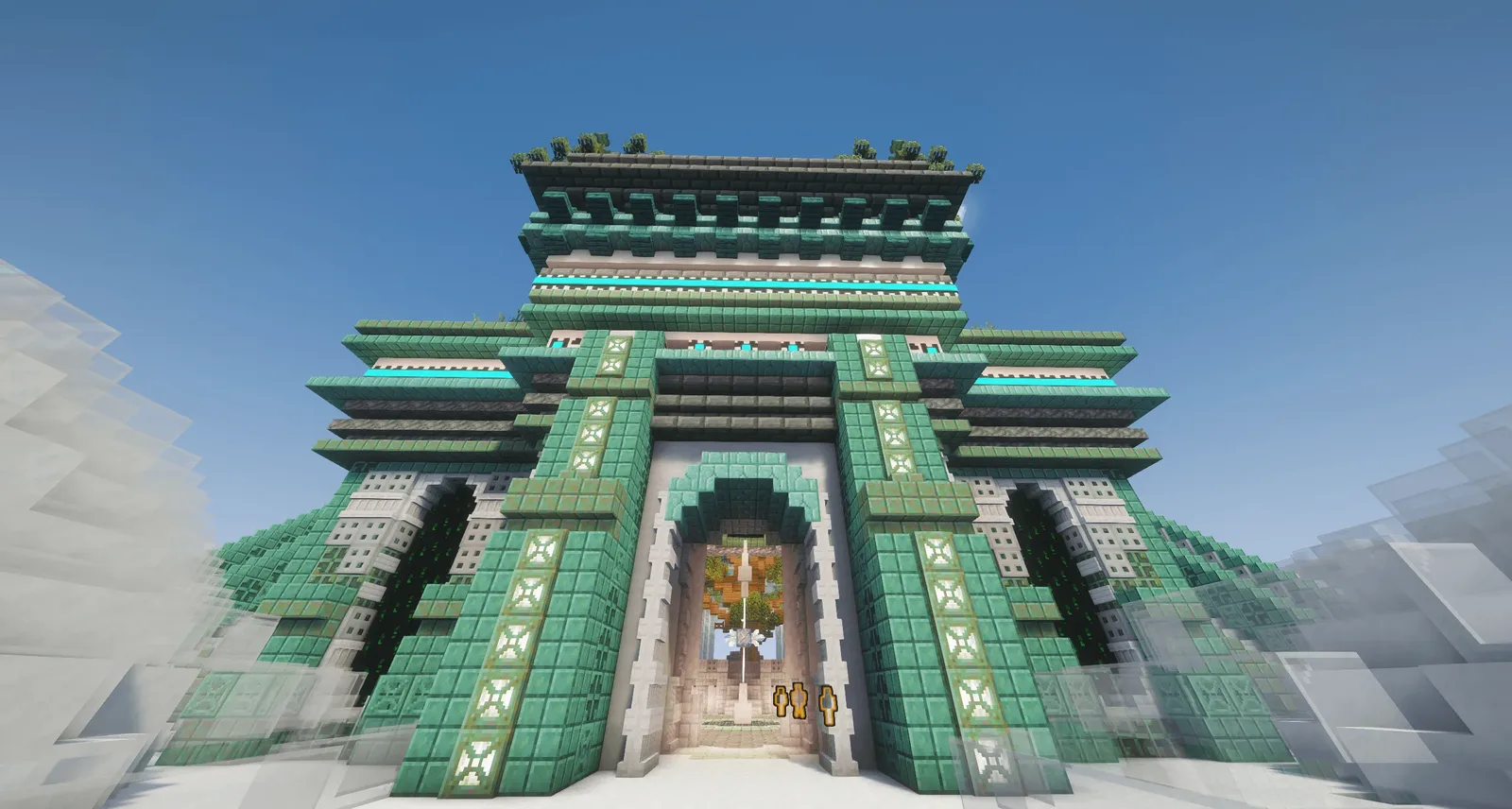 Eingang der FTB-Pyramide in FTB Evolution 2, ein grün verzierter Tempel aus Minecraft-Blöcken