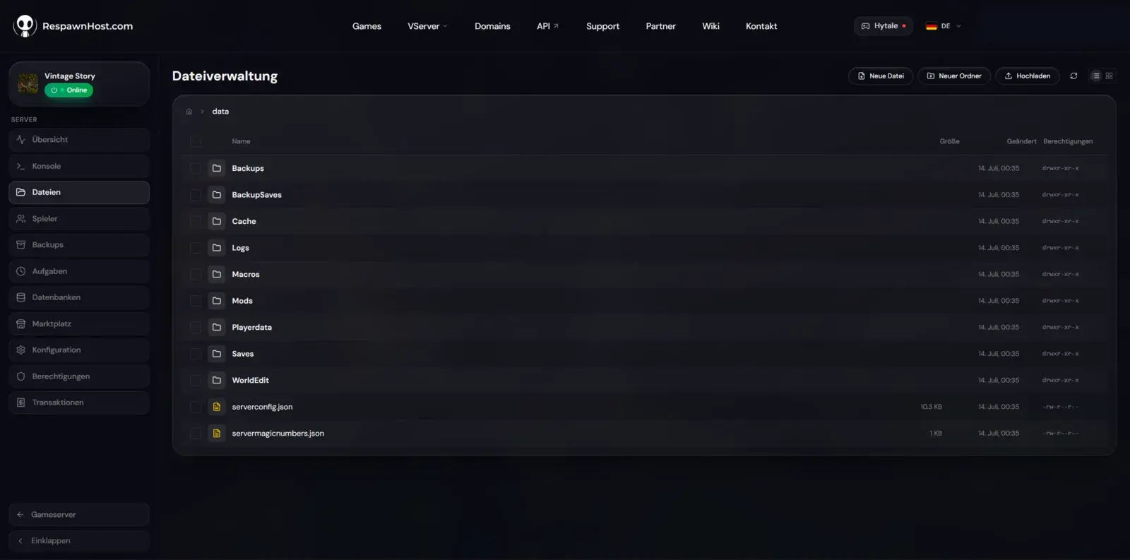 File manager of a Vintage Story server showing the data directory: serverconfig.json, Saves and Mods folders